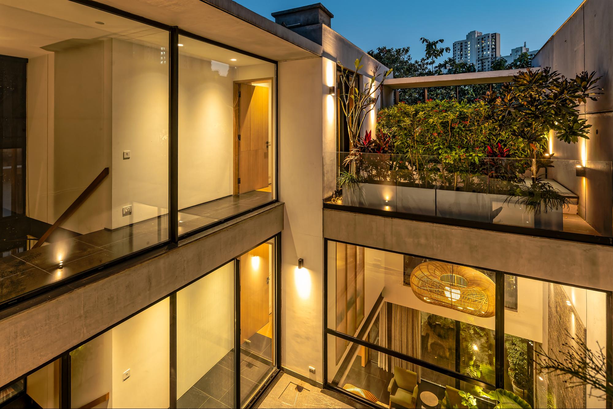 System Aluminium Windows vs. Conventional Aluminium Windows