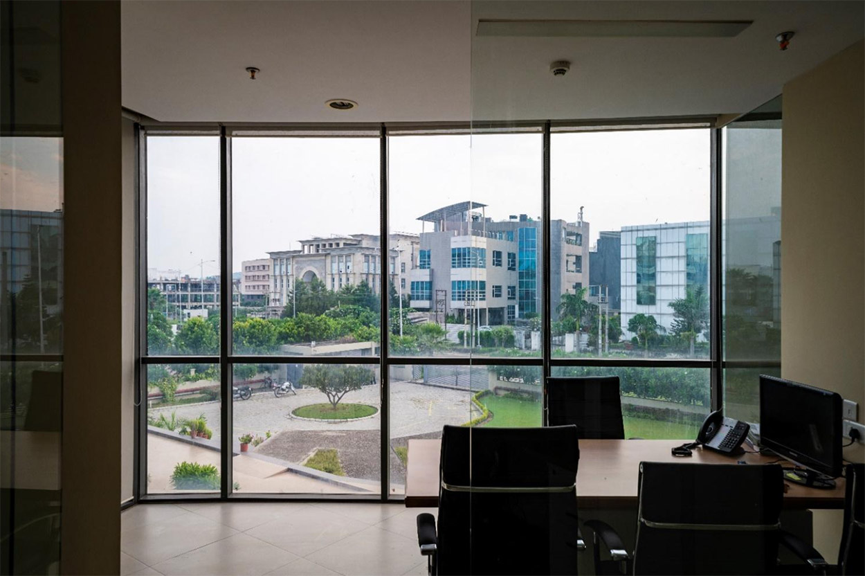 glazing systems 04 ALCOI India https://alcoi.in/unitized-and-semi-unitized-glazing-alufit-facade/